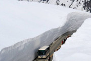 海外「日本の雪の回廊を見てみよう」→「日本ってこんなに雪が多いのか」