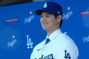 大谷翔平、ドジャースユニ初披露　青空のもと入団会見…背番号「17」もお披露目