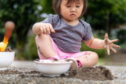 日本の子供はなぜ泥だらけなのか？ 日本での生活「子供たちが幸せであること、それがすべてです」「汚れを利用した素晴らしいアイデア」海外の反応