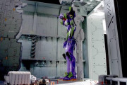 【疑問】ガンダムの等身大の像はあるのに何でエヴァは無いんだ？