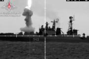 日本海でロシア海軍太平洋艦隊が対潜ミサイル発射演習…海中の標的に命中！