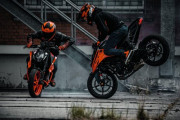 KTM、新型「390 DUKE」の予約販売を開始