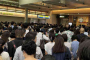 人あふれる三鷹駅構内　女性専用車両も解除…6月だけで9件、人身事故続出のJR中央線