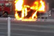 【動画】 子ども３人が残った車が大炎上　イタズラでつけた発炎筒で ＝ 福岡県遠賀町