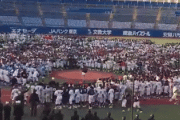 【GIF】サッカー部員「女！！！女がいるぞ！！！！囲めえええええ！！触り放題だあああああ！！！」←これwwwwww