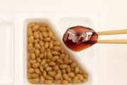 【画像】納豆メーカー「たれ袋改善してえなぁ⋯⋯せや！」