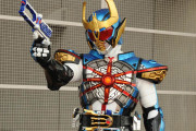 仮面ライダーライジングイクサ、口から電話出るけどかっこいい