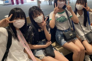 この画像に写ってる女性４人の魅力を具体的に語ってください