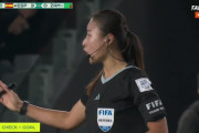 ◆悲報◆女子W杯の主審さん、VAR結果アナウンスで過緊張！”ノーゴール、ノーオフサイド”という名言を生み出してしまう?