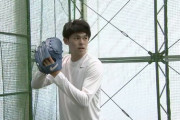 ロッテ・佐々木朗希　WBC球で自主トレ