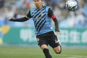 川崎Fがリーグ戦ホーム初勝利&3連勝で10位→6位浮上! 脇坂泰斗が決勝ゴール、鳥栖との雨中接戦を制す