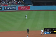 MLBで9回裏同点無死満塁の場面で外野後方のフライを一切追わずに諦めたことが物議を醸してるけど