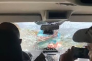 レストラン経営者が苦情を訴えた観光客に激怒。車に飛び乗りフロントガラスをたたき割る（アルバニア共和国）