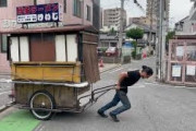 海外「すごい努力だ…！」福岡のラーメン屋台に密着！黙々と1人で準備する店主さんの姿に驚き