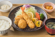 大戸屋「贅沢ミックスフライ定食（1,690円）」が発売。大戸屋史上最大級の海老フライや北海道産ホタテの贅沢定食