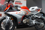 【バイク】 中共製400cc・4気筒が「第3の選択肢」に？ カワサキZX4RとホンダCB400を睨む「QJモーター」の脅威 ［3/30］  [仮面ウニダー★]