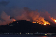 岡山と愛媛で山火事　夜通し消火も鎮火せず