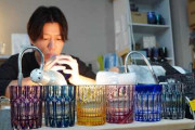 水を注ぐと表情が変わる大阪の天満切子、職人の制作工程に海外注目