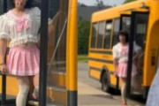 【騒然】JK制服で通学バス…法律通ればセーフ論が流行？