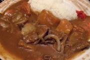 私「カレー作った」旦那「なに牛入れてんだ！カレーは豚だろ！」私「はい肉じゃが」旦那「なに豚入れてんだ！肉じゃがは鶏だろ！」私「今日は冷しゃぶだよ」→結果…