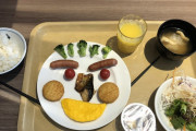 【画像】ビジネスホテルで朝ご飯の時間がキタwwwwww