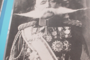 海外「日本の博物館を訪れたら、とんでもない髭をした将軍の写真が展示されてたんだが(画像)」　海外の反応