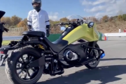 ホンダの「自立するバイク」が凄いｗｗｗｗｗ