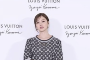 【画像】白石麻衣さん、ルイヴィトンを身に纏った結果wwwww