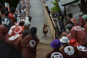 【動画あり】三重県の伝統行事『上げ馬神事』馬が骨折し安楽死→動物虐待だと炎上
