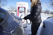 「テスラが相次ぎダウン」体感気温氷点下３４度の酷寒で電気自動車の墓場になった米国