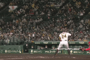 阪神　ロハス・ジュニアの確信バット投げ！