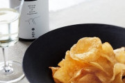 【絶対うまい】日本酒とポテチの「至高のペアリングセット」が数量限定で発売！