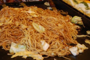 海外には日本語で「焼きそば」を連呼する歌があるらしい