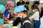 給食当番服　柔軟剤などの香害配慮で自由選択制の学校広がる