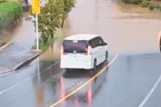 【動画】日産・セレナ、水溜りで死亡wwwwwww