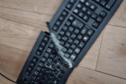 【画像】キレてキーボード壊してしまった
