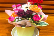 【画像】高市早苗氏、鈴木農産大臣から『お姉さんありがとう』…メッセージ入りの花を受け取る