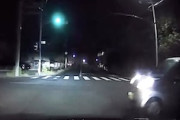 【動画】ライトを消して逃走する軽自動車。浜松で撮影された交通事故のドラレコ。
