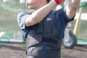日本ハム野村が10キロ重りつきで打撃練習「訓練なのかな」