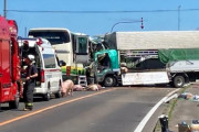 大型車同士の正面衝突事故がヤバ過ぎ・・・・・・