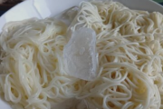 【素麺】「たぶん市販で1番まずい」「企業努力をしてください」の声まで…。34円で1人前の量「イオン激安そうめん」の正直な感想