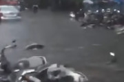 【動画】インド・ムンバイの豪雨が想像以上にヤバい　海外の反応