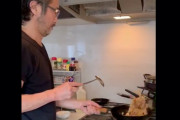 大塚明夫さんがただただチャーハンを作る動画が話題に！永遠に見ていられる中毒性の高い13秒間