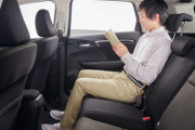 【悲報】後部座席が広い車メーカー、ホンダしか無いｗｗｗｗｗ