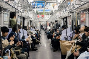 東京さん、電車の中で無言で腕時計を競い合う「吊り革バトル」というのが存在したｗｗｗｗ