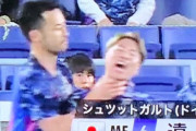 ◆悲報◆日本代表FW浅野拓磨さん、吉田麻也に首を絞められるｗｗｗ