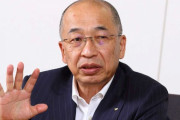【画像あり】2006年ダイハツ社長(ハゲ)「最近の若者はお金をもっていない」
