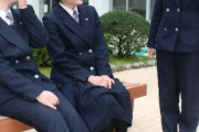 【画像】最近増えてるズボンの制服ｗｗｗｗｗｗｗｗｗｗｗｗ