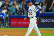 【MLB】ドジャース本拠地なのに…　ロバーツ監督に特大ブーイング　大谷翔平2勝目の権利も、また救援失敗に悲鳴