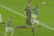 ◆Gif小ネタ◆マンUの英雄ポール・スコールズがレジェンドマッチで見せたパスが変態すぎて草！